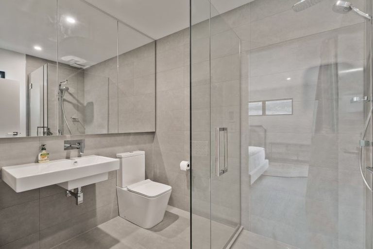 Photo of property in 11 Red Deer Rise, Kelvin Heights, Queenstown, 9300