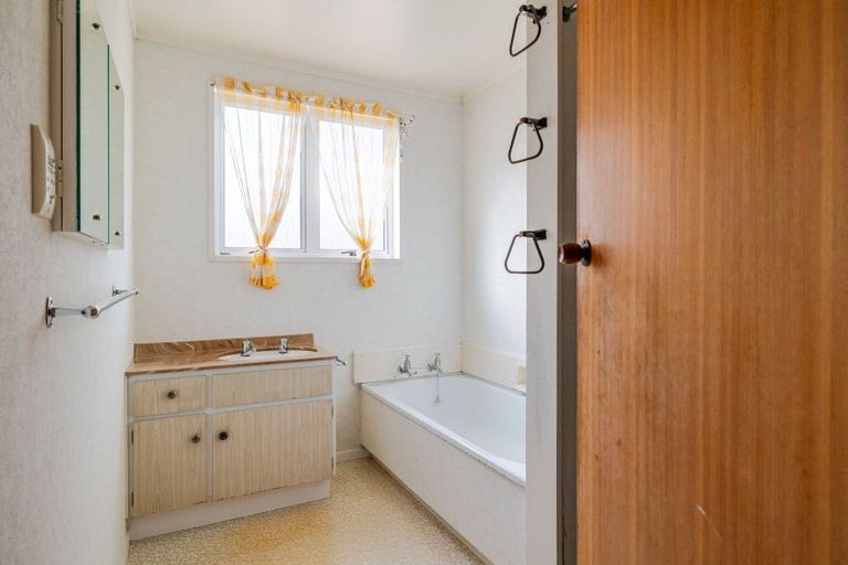 Photo of property in 21 John F Kennedy Drive, Milson, Palmerston North, 4414