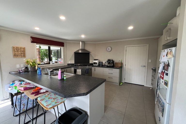 Photo of property in 3 Medallion Court, Kelvin Grove, Palmerston North, 4414