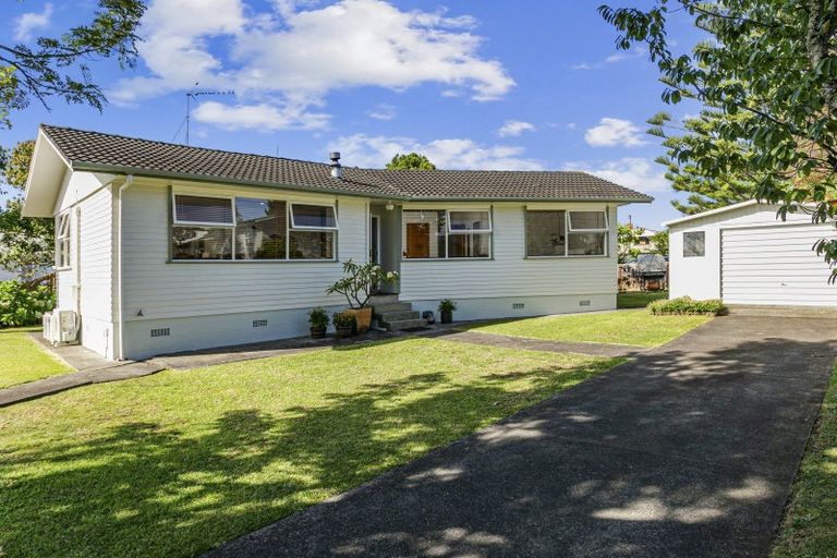 Photo of property in 25 Dalry Place, Mangere Bridge, Auckland, 2022