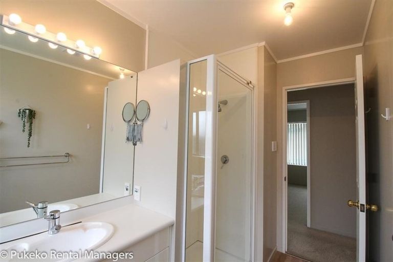 Photo of property in 2/28 Carnoustie Drive, Wattle Downs, Auckland, 2103