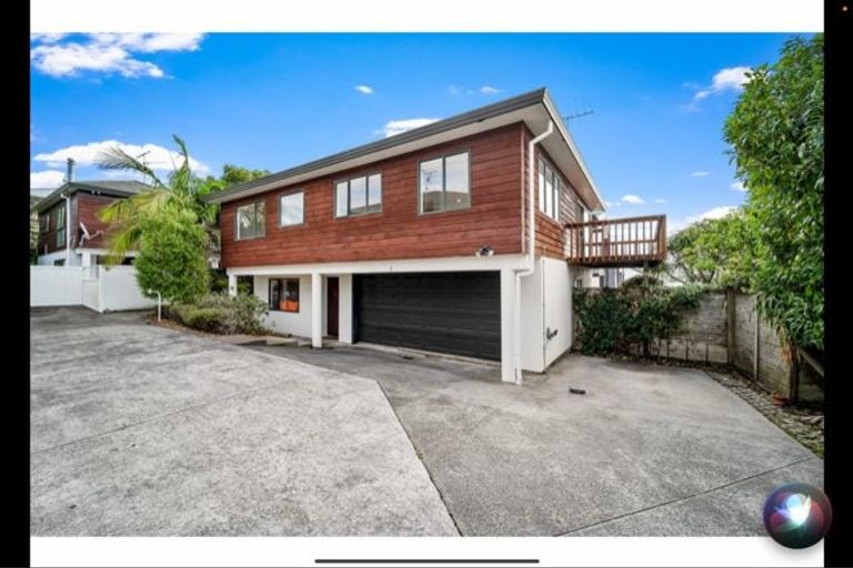 Photo of property in 2/5 Anne Road, Hillcrest, Auckland, 0627