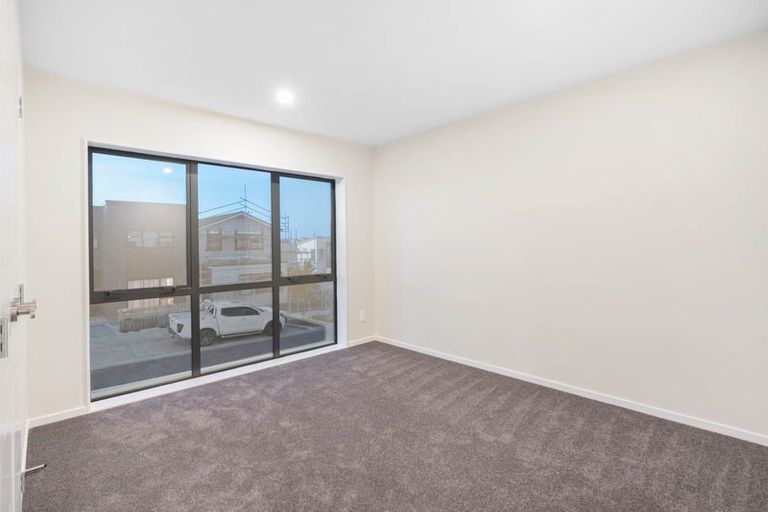 Photo of property in 18 Skua Road, Hobsonville, Auckland, 0616