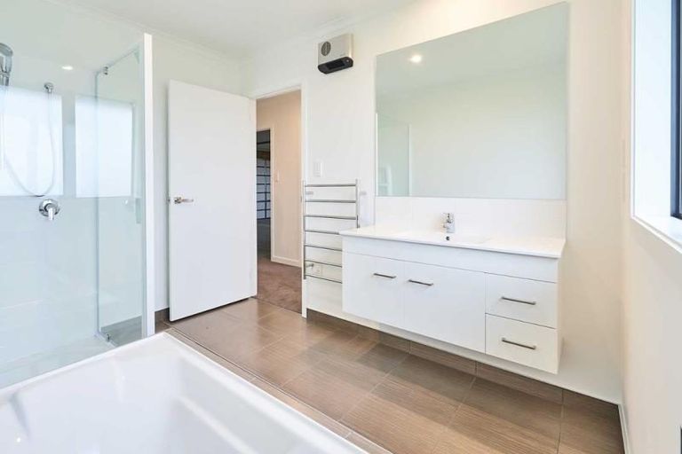 Photo of property in 33 Silicon Way, Fitzherbert, Palmerston North, 4410