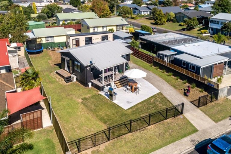 Photo of property in 105 Chartwell Avenue, Whangamata, 3620