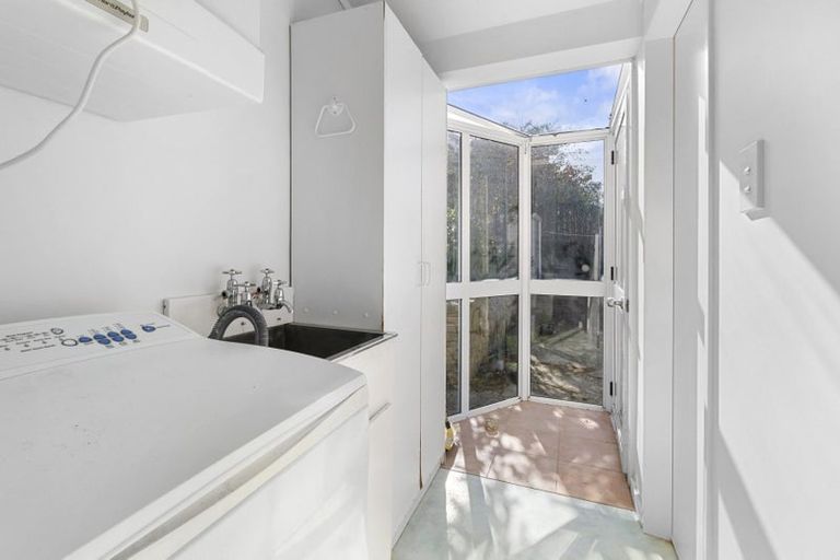 Photo of property in 90 Eden Street, Island Bay, Wellington, 6023