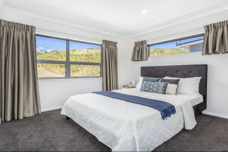 Photo of property in 27 Waitaria Terrace, Aotea, Porirua, 5024