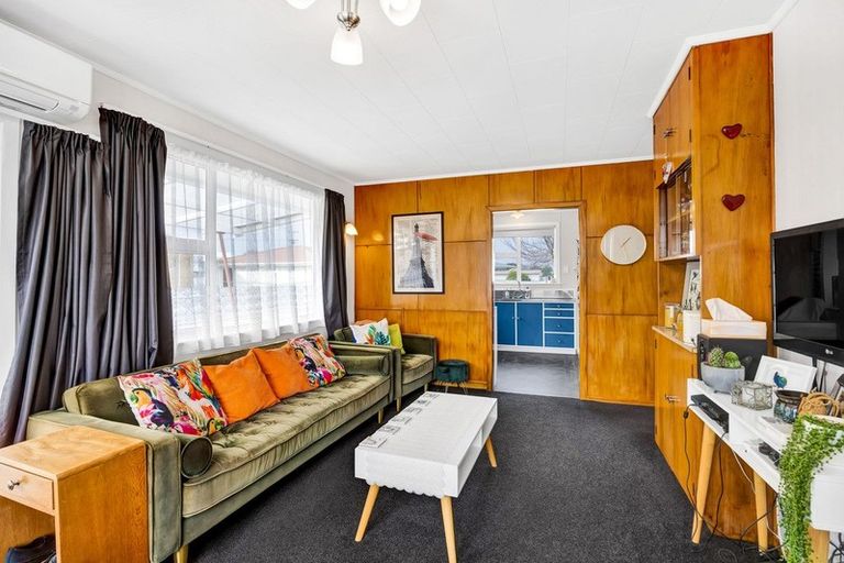 Photo of property in 1 Ramanui Avenue, Hawera, 4610