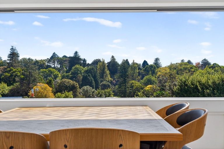 Photo of property in 7 Enfield Road, Hospital Hill, Napier, 4110