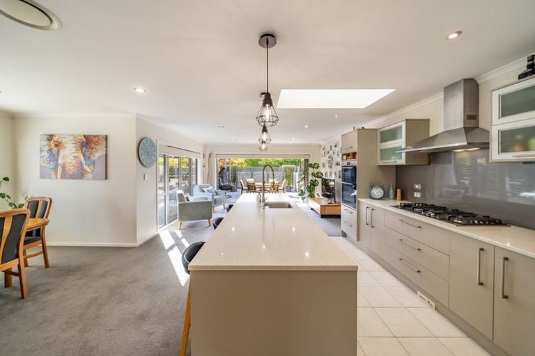 Photo of property in 140 Norana Road, Timberlea, Upper Hutt, 5018