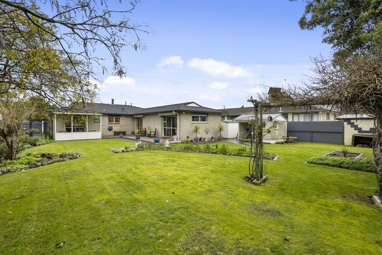 Photo of property in 43 Normanby Street, Woodville, 4920