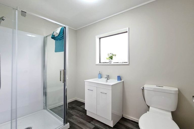 Photo of property in 11a De Bloge Place, Clendon Park, Auckland, 2103