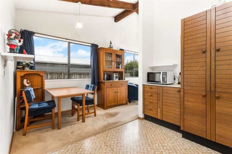 Photo of property in 2/92c Englefield Road, Northwood, Christchurch, 8051