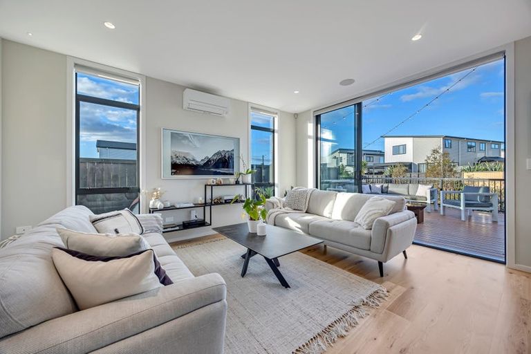 Photo of property in 39 Craigs Way, Hobsonville, Auckland, 0616