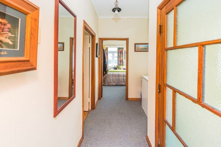 Photo of property in 64 Great North Road, Saint Johns Hill, Whanganui, 4500