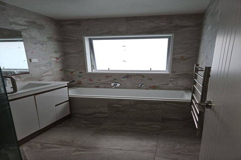 Photo of property in 10 Cliff Road, Papakura, 2110