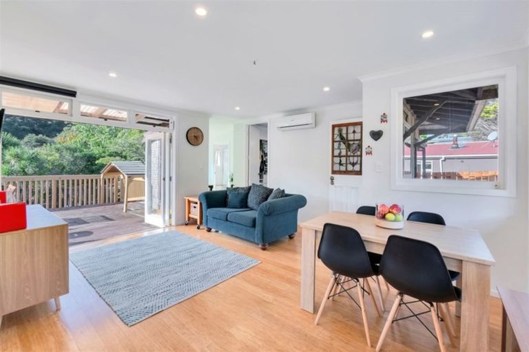 Photo of property in 905 Swanson Road, Swanson, Auckland, 0612