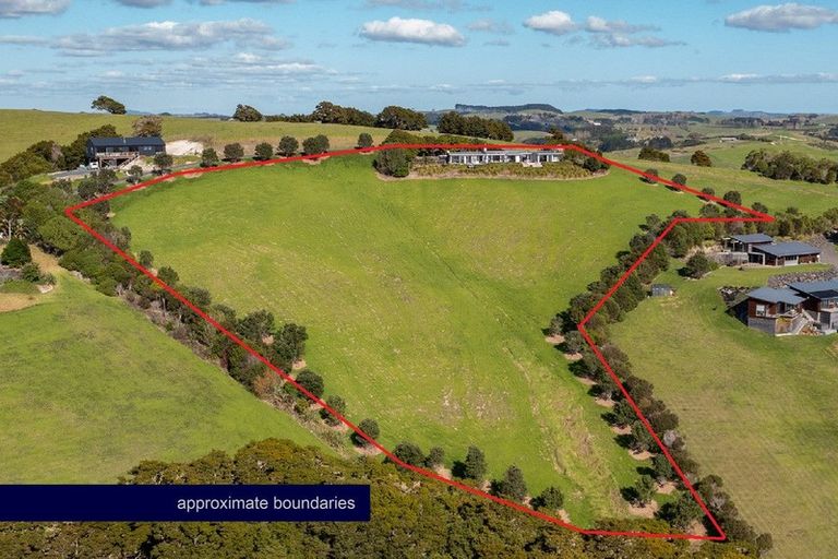 Photo of property in 21 Pa Road, Kaiwaka, 0573