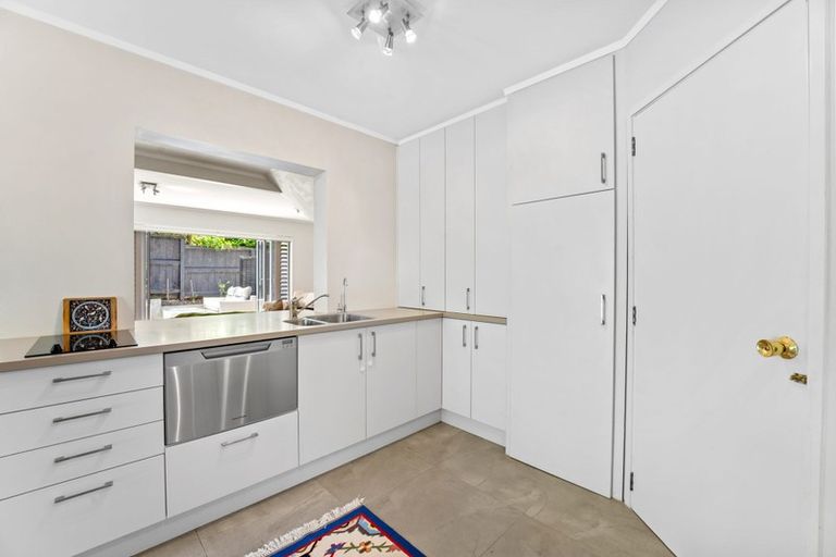 Photo of property in 46 Hinemoa Street, Birkenhead, Auckland, 0626