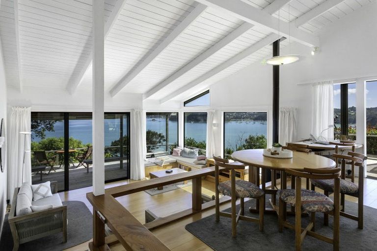 Photo of property in 200 Te Wahapu Road, Russell, 0272