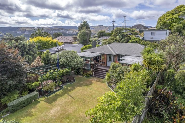 Photo of property in 8 Woodstock Terrace, Tawa, Wellington, 5028