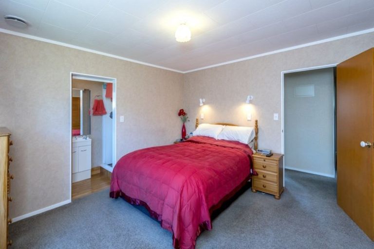 Photo of property in 16 Wright Grove, Levin, 5510