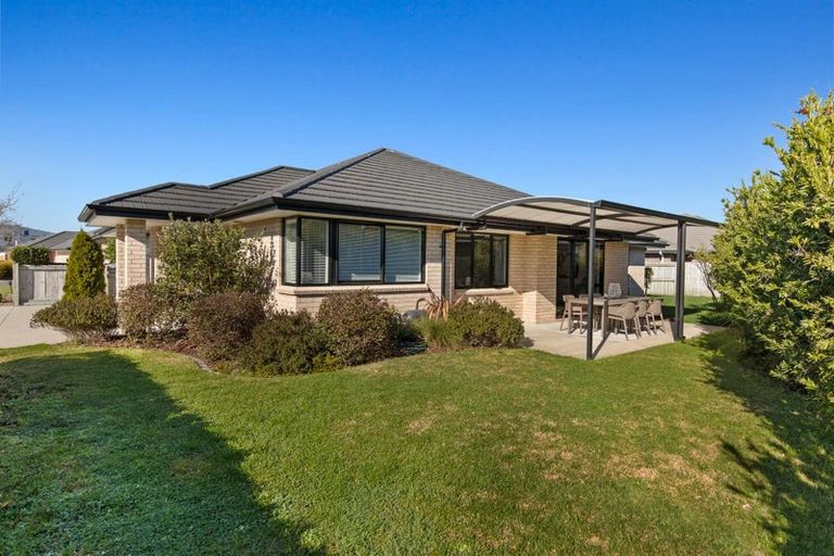 Photo of property in 2 Muriel Way, Papamoa Beach, Papamoa, 3118