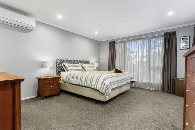 Photo of property in 6 Ward Crescent, Te Atatu Peninsula, Auckland, 0610