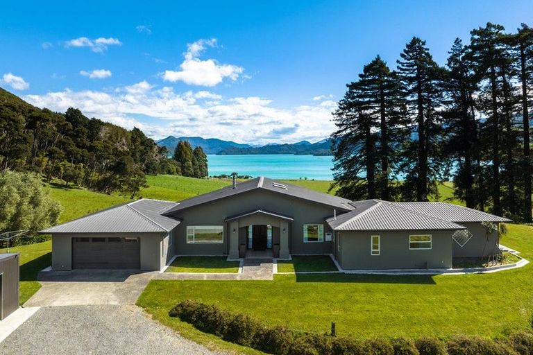 Photo of property in 5564 Kenepuru Road, Waitaria Bay, Picton, 7282