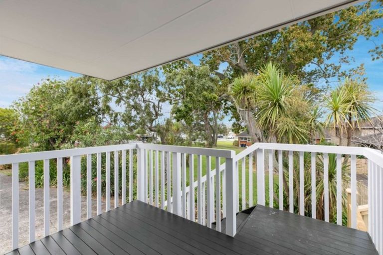 Photo of property in 2/42 Raleigh Road, Northcote, Auckland, 0627