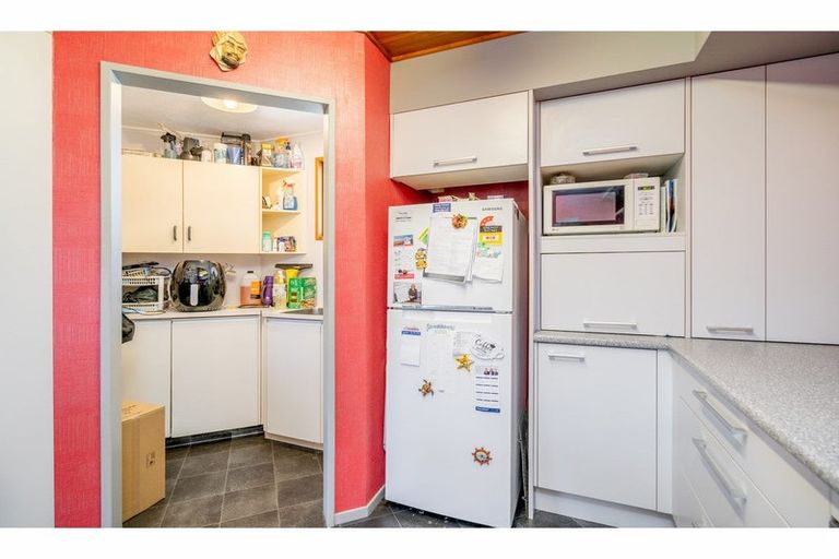 Photo of property in 70 Hunter Street, Edendale, 9825