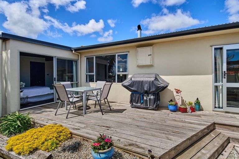 Photo of property in 104 Renown Road, Raumati South, Paraparaumu, 5032