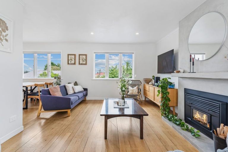 Photo of property in 2 Parahaki Street, Regent, Whangarei, 0112