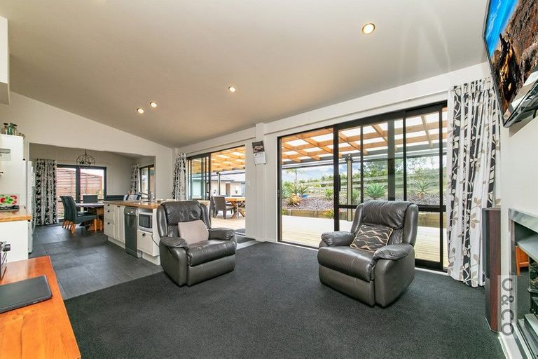 Photo of property in 73c Oraha Road, Kumeu, 0892