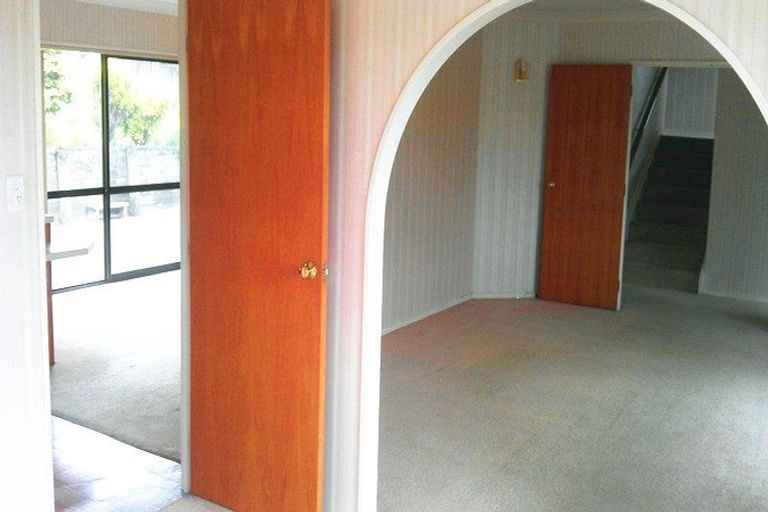 Photo of property in 62 Dalwhinnie Parade, Highland Park, Auckland, 2010