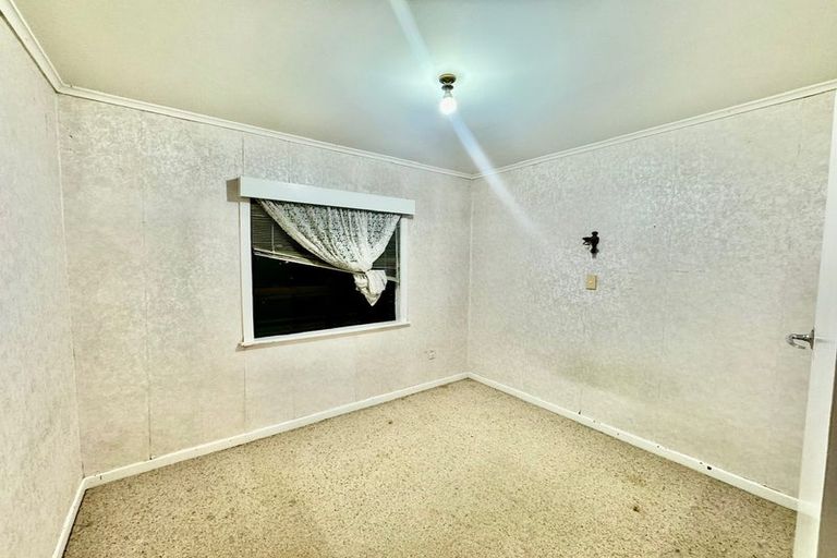 Photo of property in 45 Woodford Avenue, Henderson, Auckland, 0610