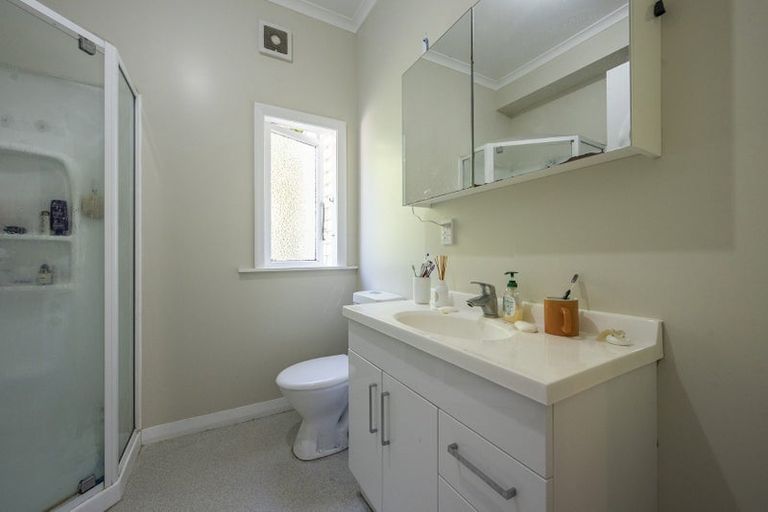 Photo of property in 82 Glenmore Street, Northland, Wellington, 6012