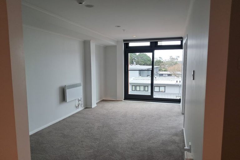 Photo of property in 2e/30 Westward Ho, Glen Eden, Auckland, 0602