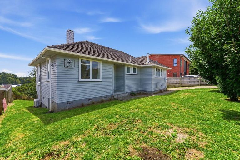 Photo of property in 19 Pukeori Street, Marfell, New Plymouth, 4310