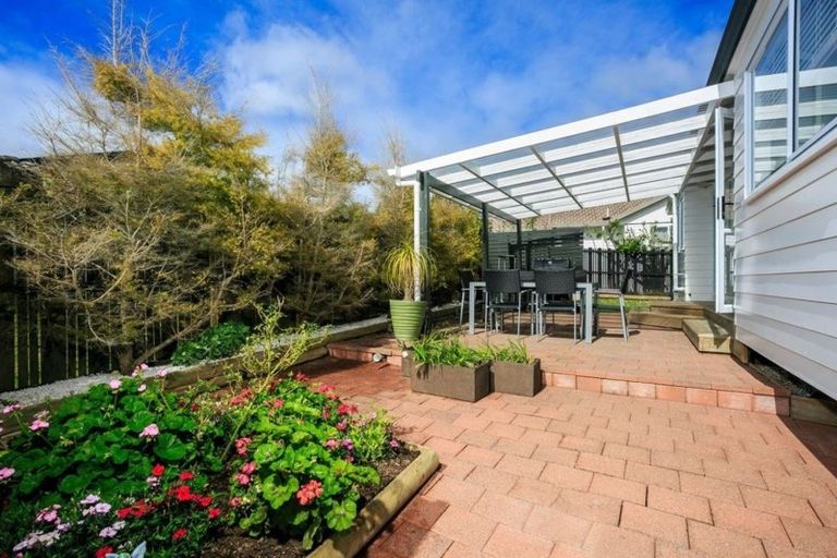 Photo of property in 74 Barbados Drive, Unsworth Heights, Auckland, 0632