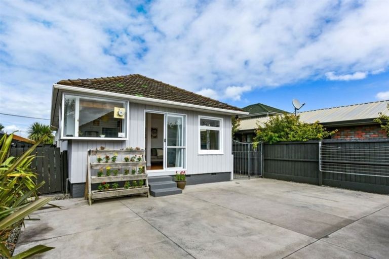 Photo of property in 56 Pacific Road, North New Brighton, Christchurch, 8083