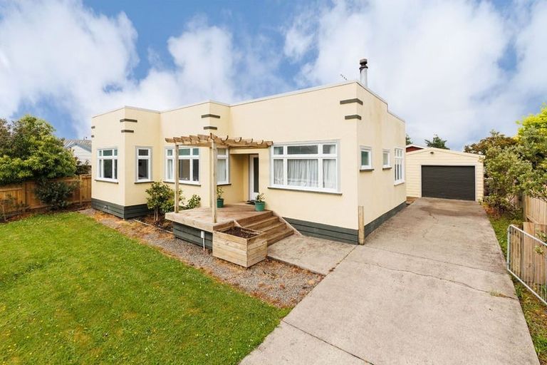 Photo of property in 77 Hillcrest Drive, Kelvin Grove, Palmerston North, 4414