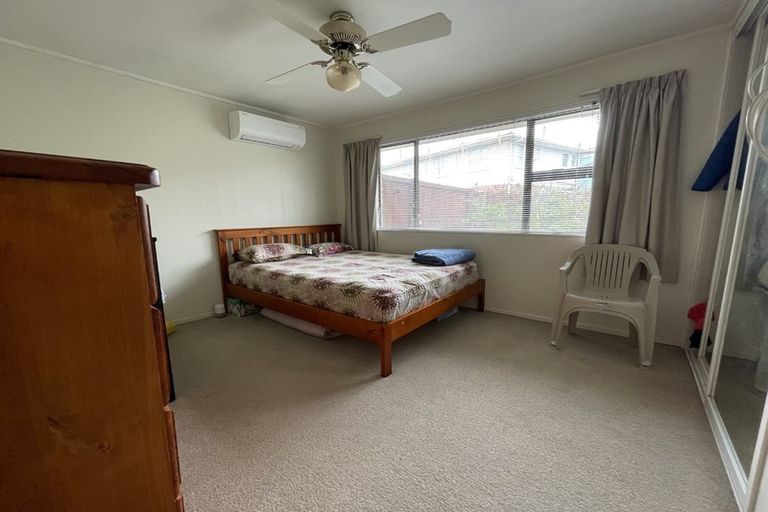 Photo of property in 2/4267 Great North Road, Glendene, Auckland, 0602