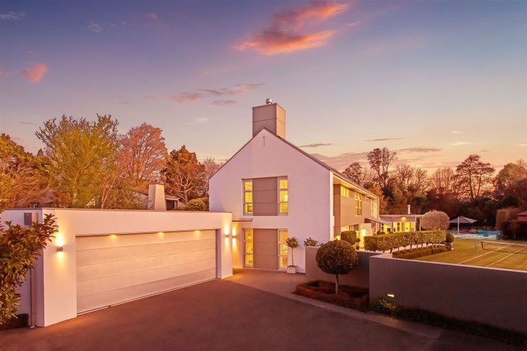 Photo of property in 15 Hamilton Avenue, Ilam, Christchurch, 8041