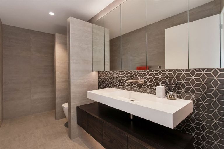 Photo of property in 3 Inverness Lane, Redcliffs, Christchurch, 8081