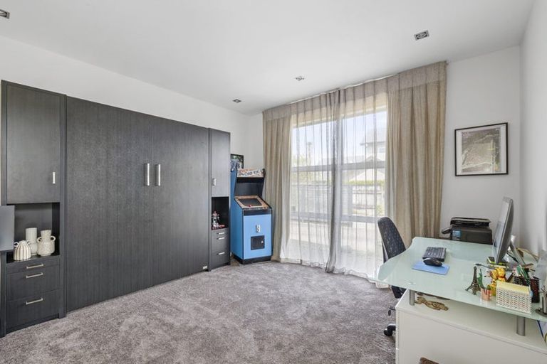 Photo of property in 12 Sampson Avenue, Waiwhakaiho, New Plymouth, 4312