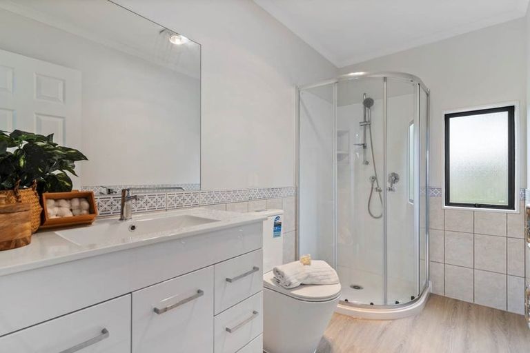 Photo of property in 15 Ali Place, Ranui, Auckland, 0612