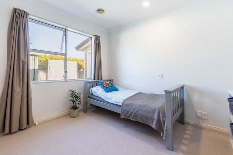 Photo of property in 15 Datum Way, Paraparaumu, 5032