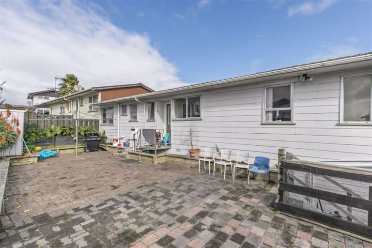 Photo of property in 1/11 Chamade Place, Clover Park, Auckland, 2019