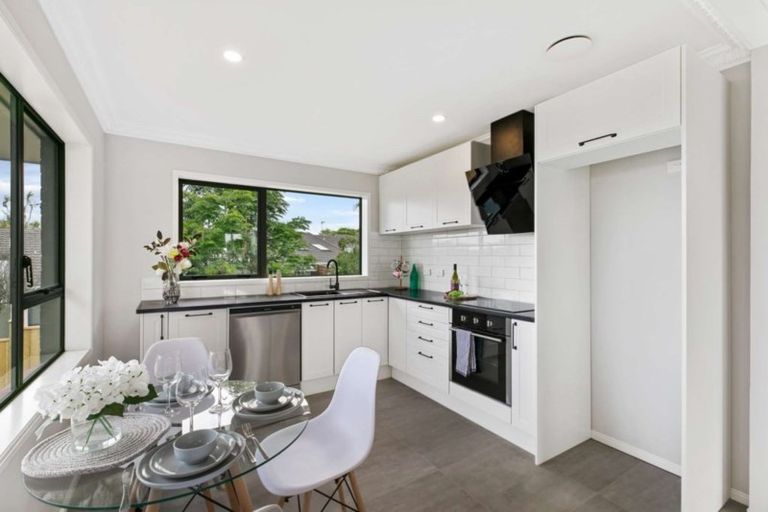 Photo of property in 2/42 Raleigh Road, Northcote, Auckland, 0627